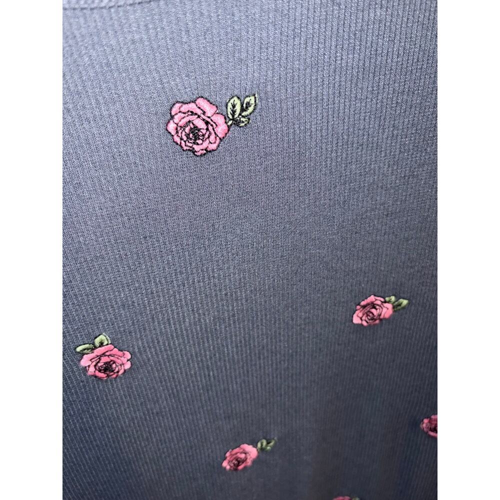 Rebellious One Gray Ribbed Rose Embroidered Crop Top Y2K Baby Tee Size Medium - Picture 4 of 10